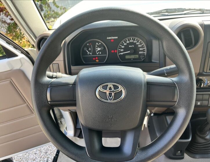 Toyota Land Cruiser 16