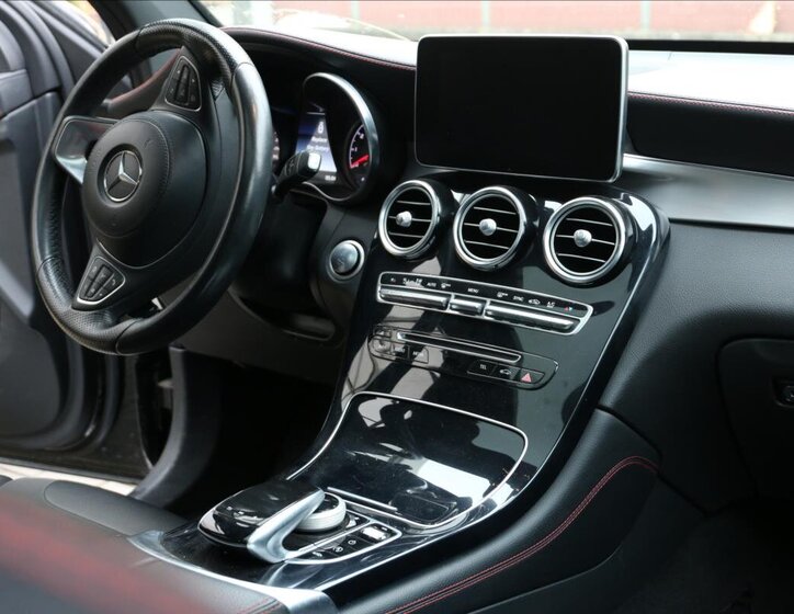 Mercedes-Benz GLC SUV 3,0 l 270 kw