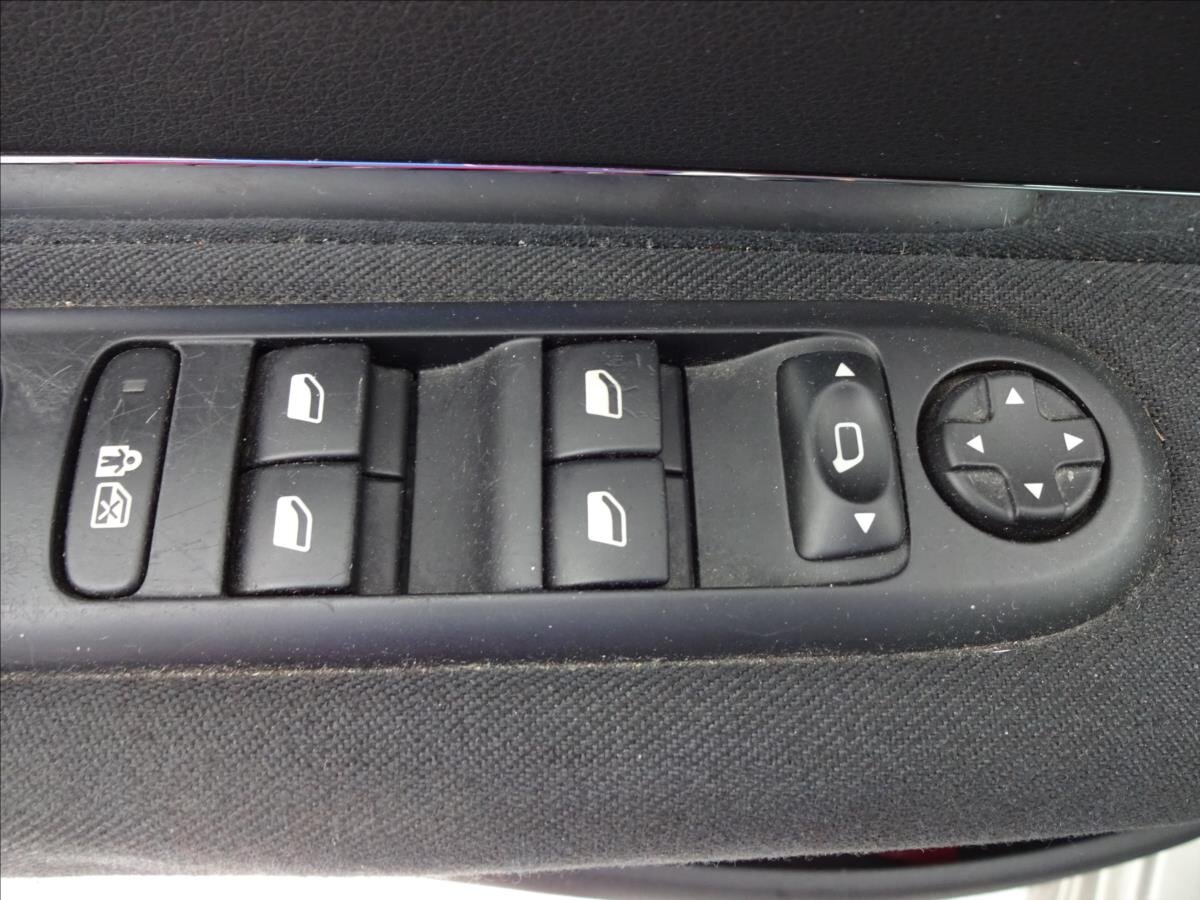 Peugeot 5008 MPV 1,6 l 115 kw