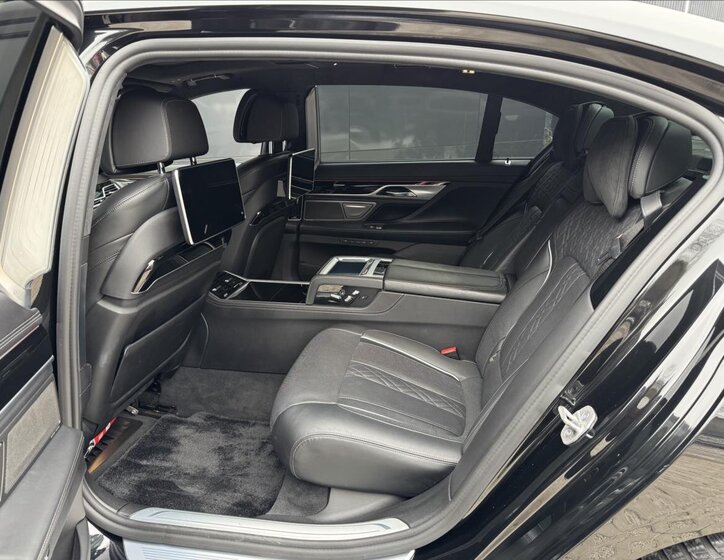 BMW Řada 7 Sedan 3,0 l 250 kw