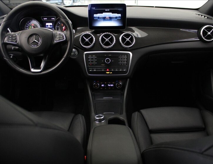 Mercedes-Benz GLA SUV / Terénní 2,0 l 155 kw