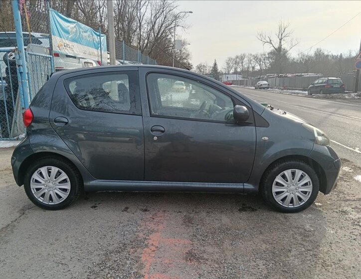 Toyota Aygo Hatchback 998,0 50 kw