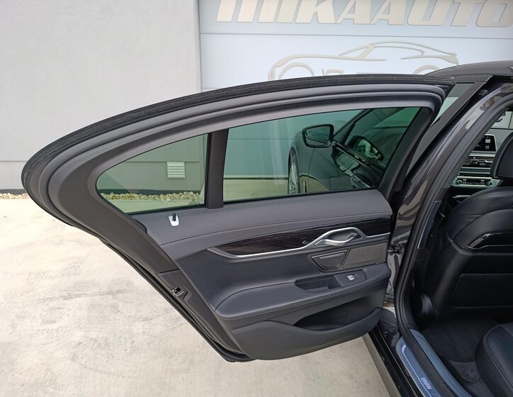 BMW Řada 7 Ostatní 3,0 l 250 kw