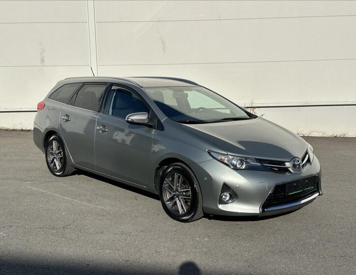 Toyota Auris Kombi 1,6 l 98 kw