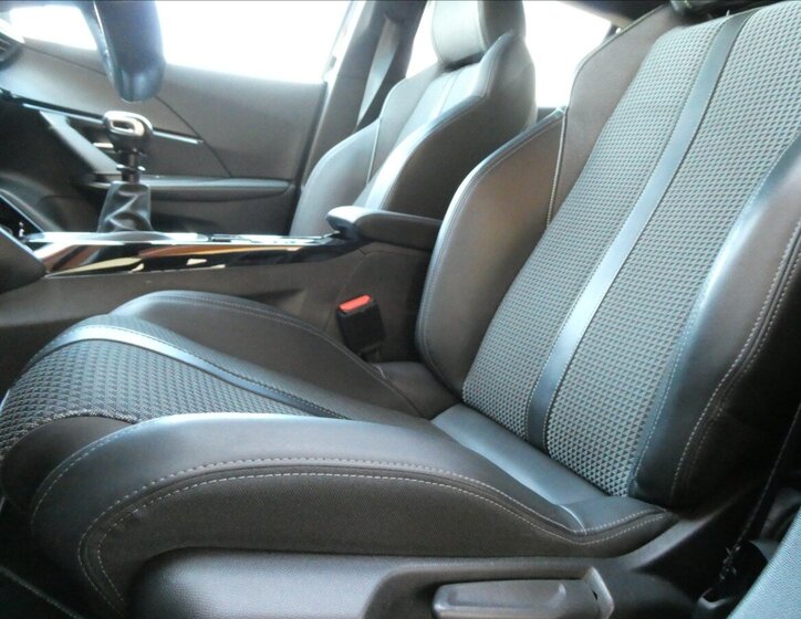 Peugeot 2008 SUV / Terénní 1,2 l 96 kw