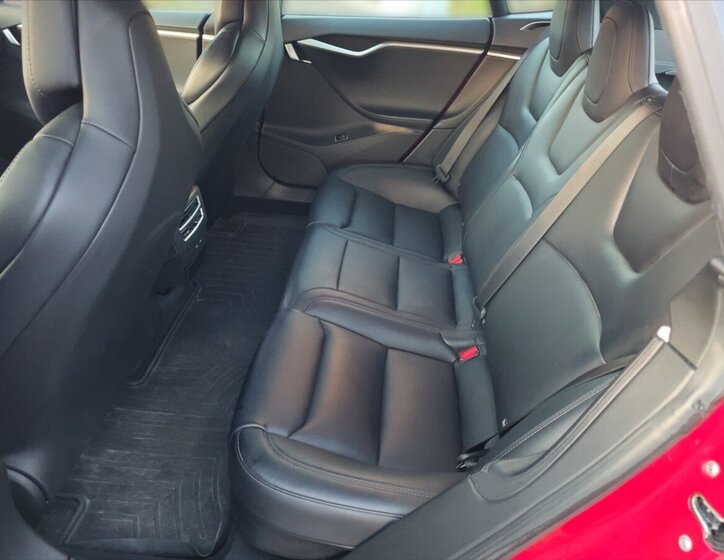 Tesla Model S 7
