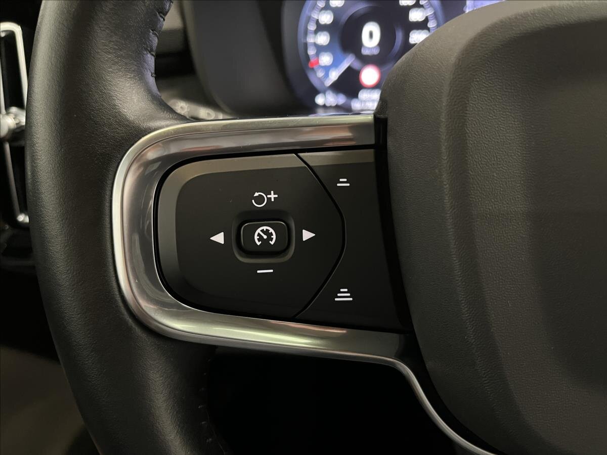 Volvo XC40 SUV 2,0 l 110 kw