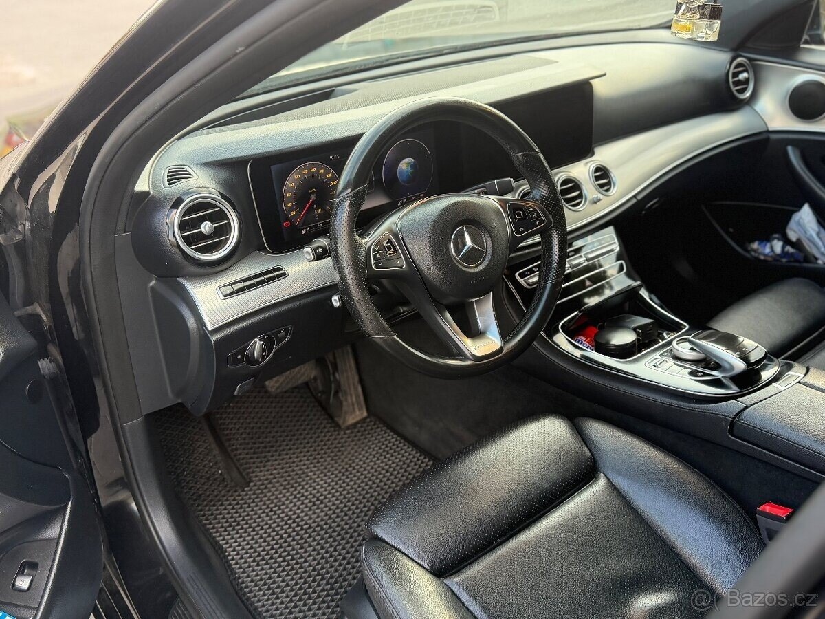Mercedes-Benz Třídy E Sedan / Limuzína 0,0 110 kw