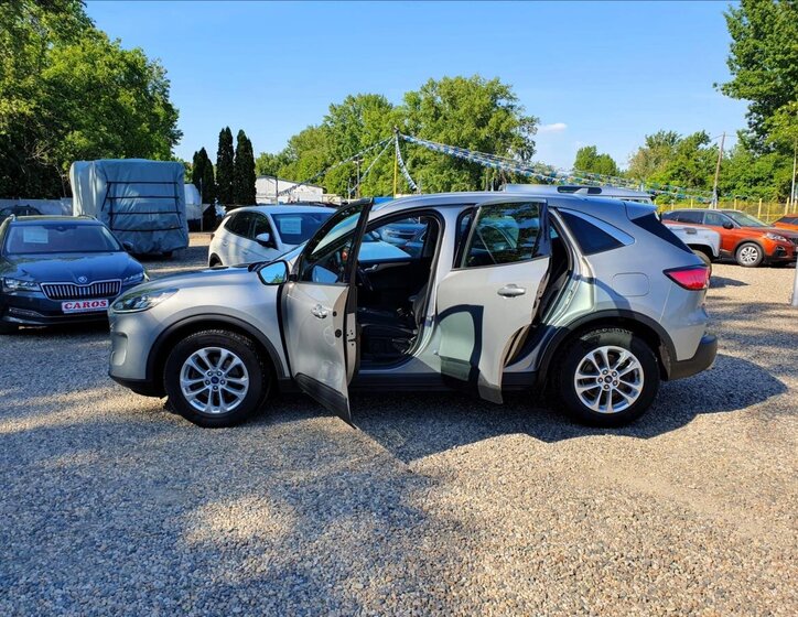 Ford Kuga SUV / Terénní 1,5 l 88 kw