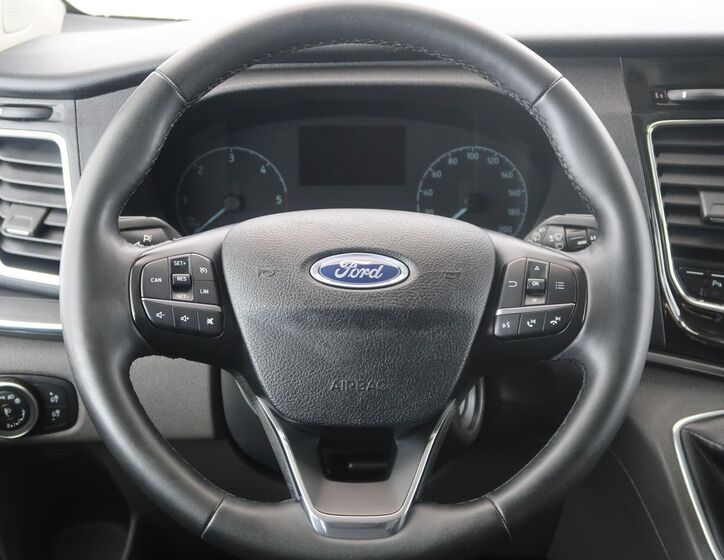 Ford Tourneo Custom 16