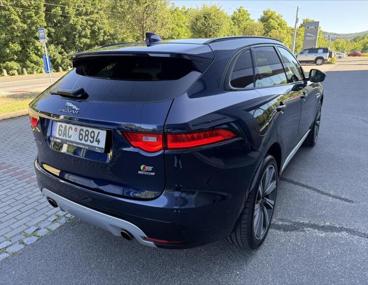 Jaguar F-Pace 7
