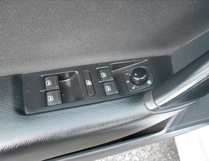 Volkswagen Passat Kombi 1,6 l 77 kw