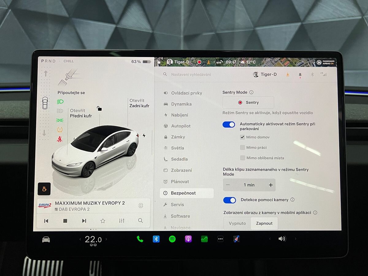 Tesla Model 3 Sedan 0,0 324 kw