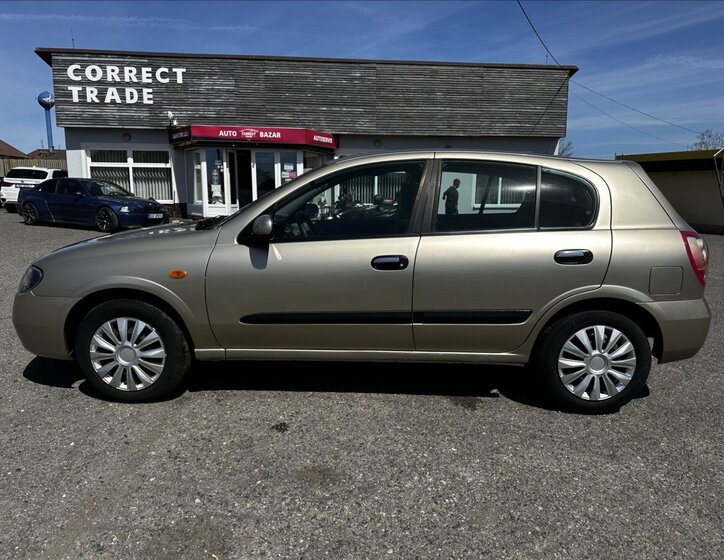 Nissan Almera Hatchback 1,5 l 72 kw