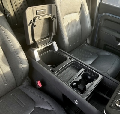 Land Rover Defender 24