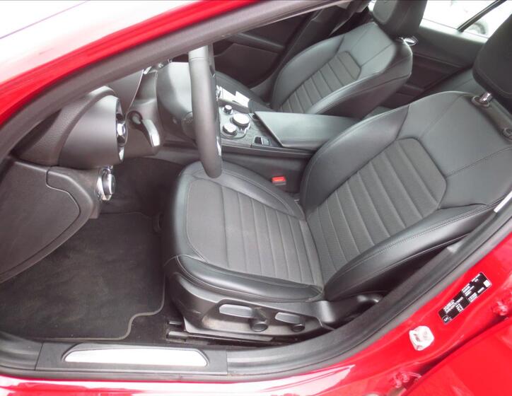 Alfa Romeo Giulia 11