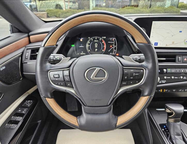 Lexus ES 300h 18