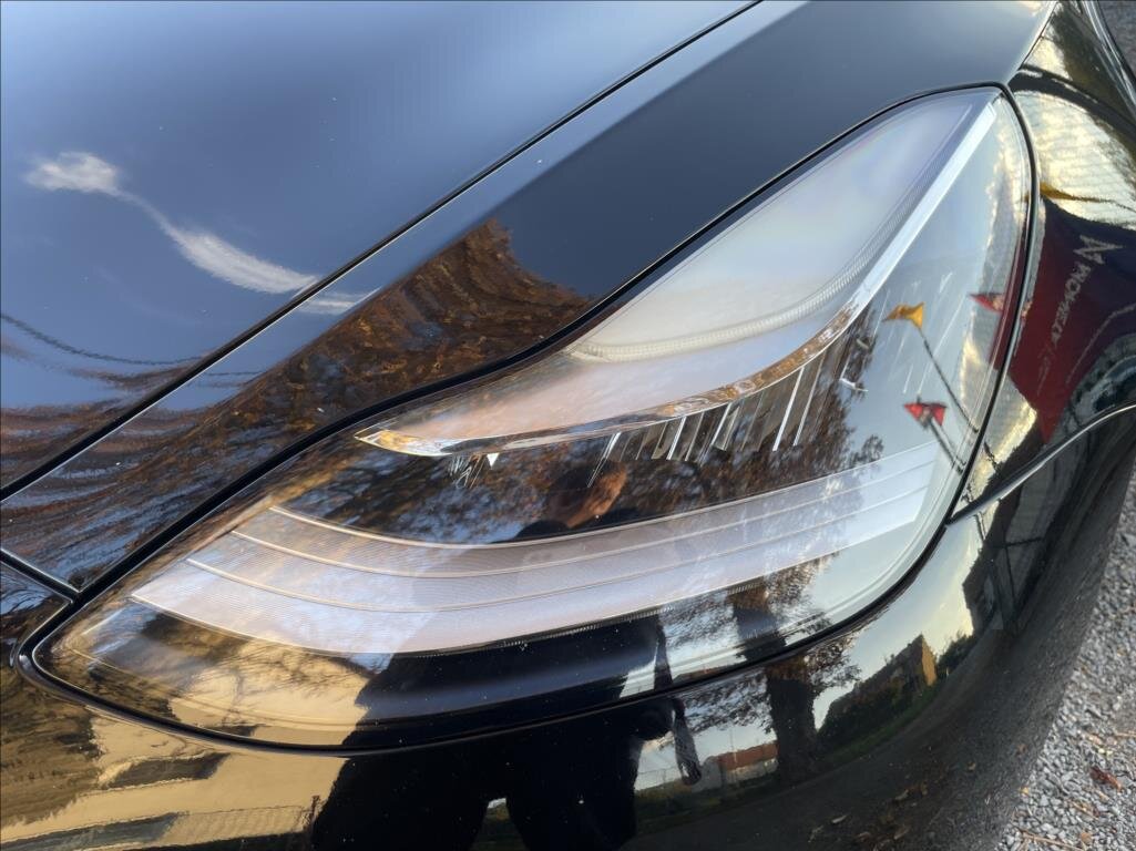 Tesla Model 3 Sedan / Limuzína 0,0 239 kw