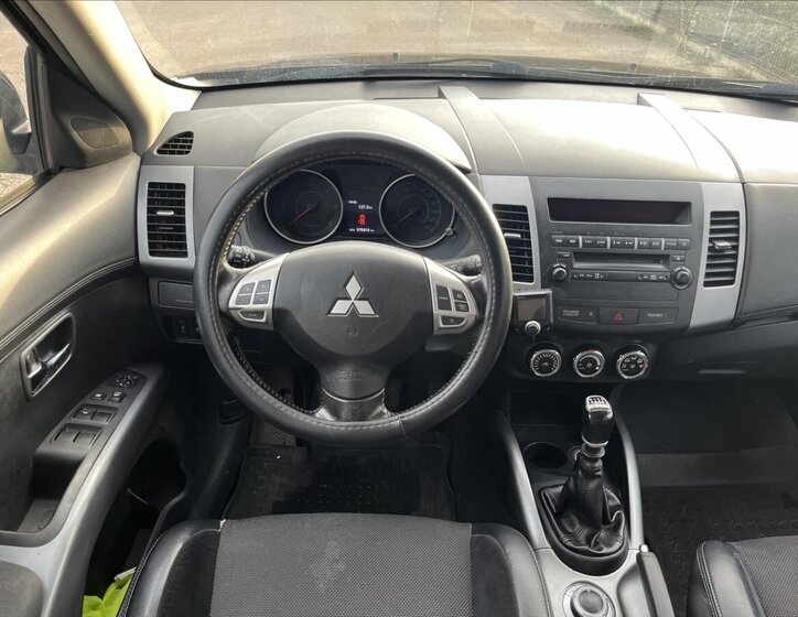 Mitsubishi Outlander 13