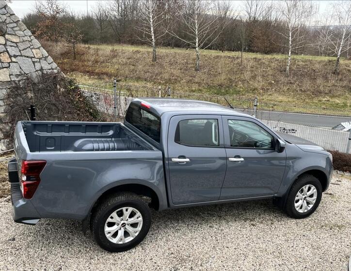 Isuzu D-Max 8