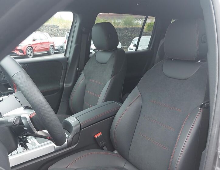 Mercedes-Benz EQB 11