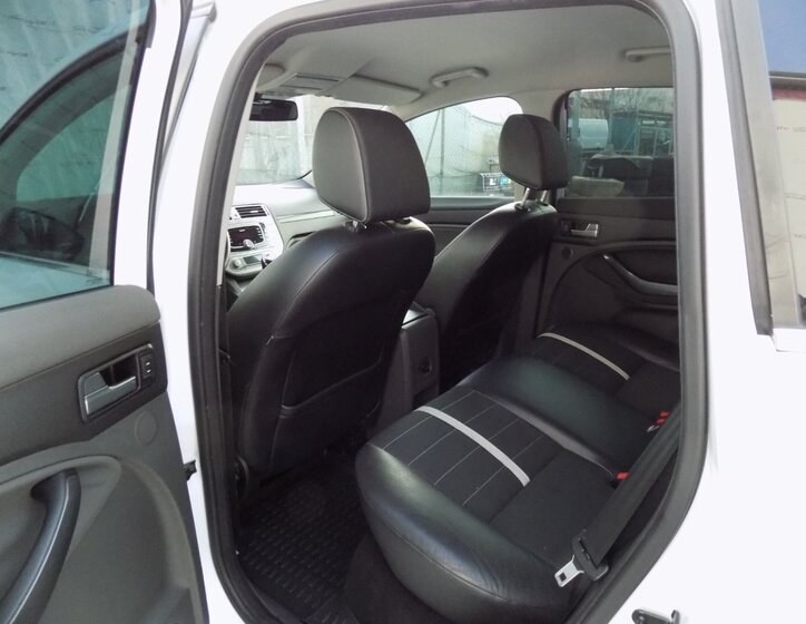 Ford Kuga SUV / Terénní 2,0 l 120 kw