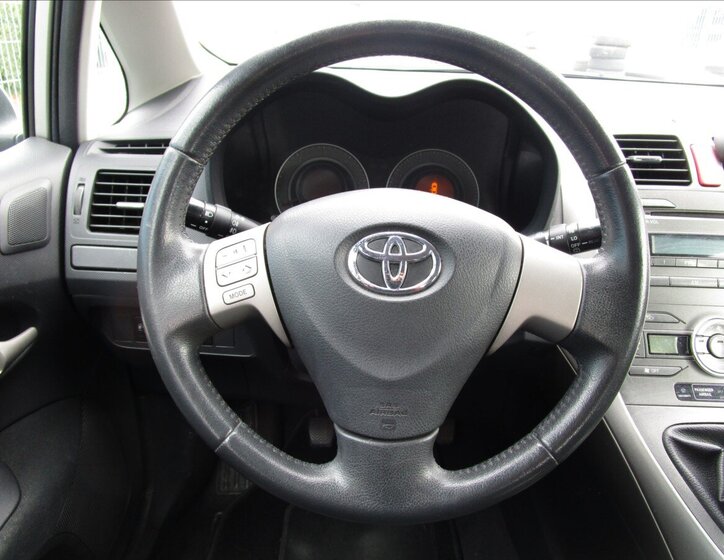 Toyota Auris Hatchback 1,4 l 66 kw