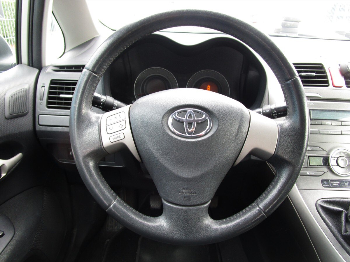 Toyota Auris Hatchback 1,4 l 66 kw