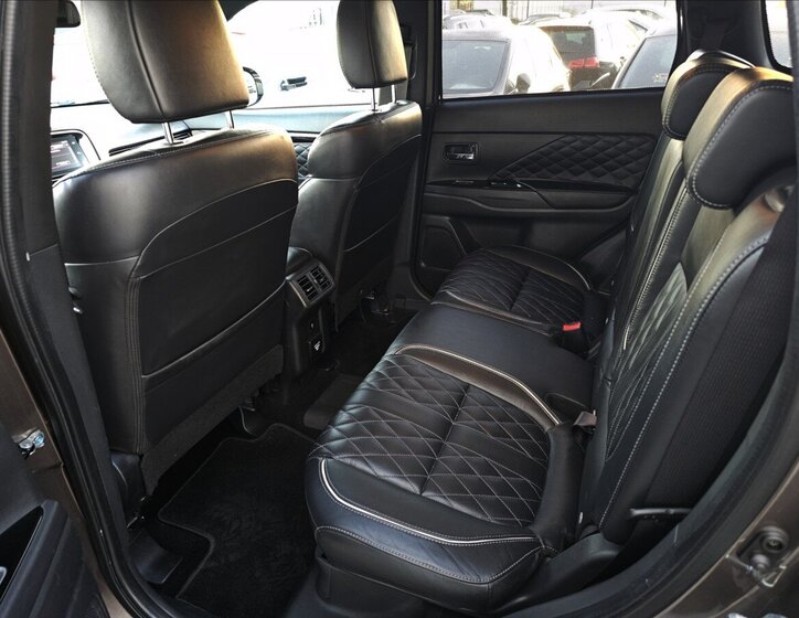 Mitsubishi Outlander 30