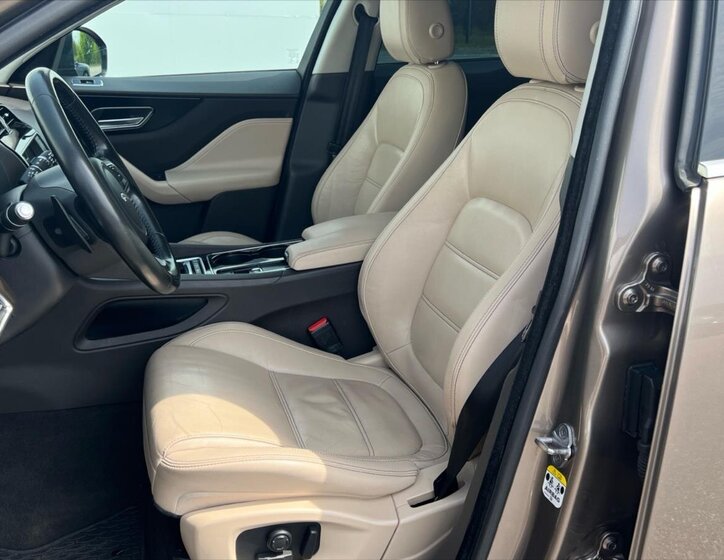 Jaguar F-Pace Kombi 2,0 l 132 kw