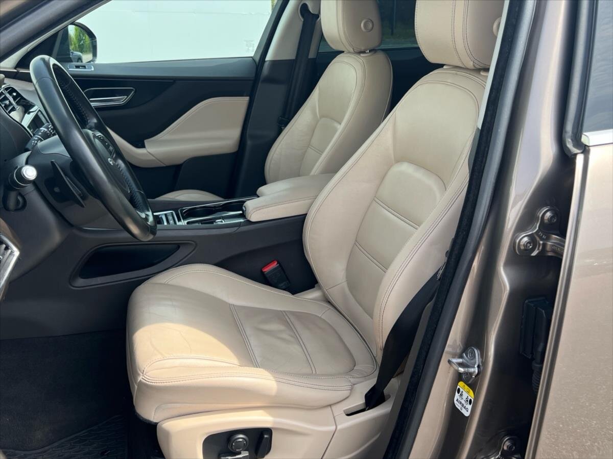 Jaguar F-Pace Kombi 2,0 l 132 kw