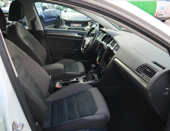 Volkswagen Golf Kombi 1,5 l 96 kw