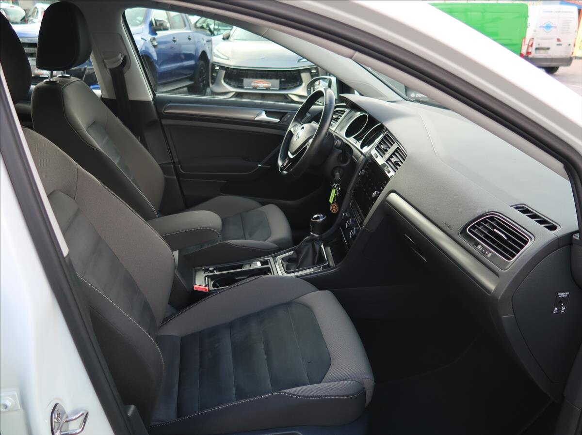 Volkswagen Golf Kombi 1,5 l 96 kw