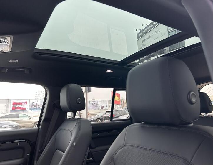 Land Rover Defender 9