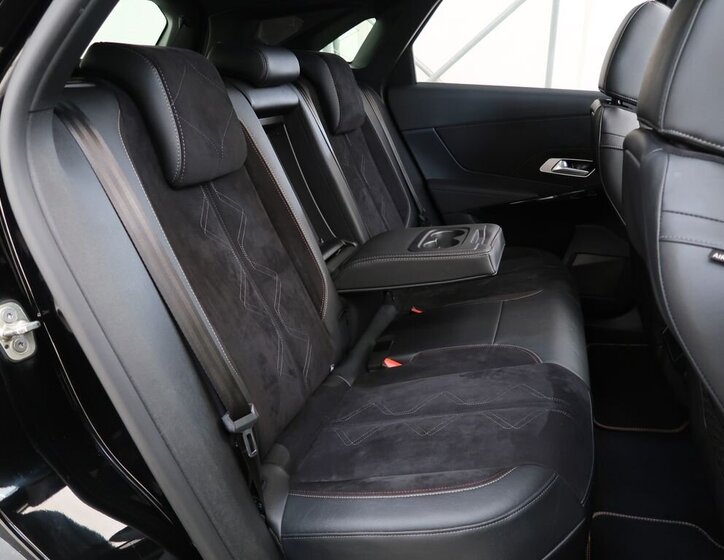 DS Automobiles DS7 Crossback SUV / Terénní 1,6 l 147 kw