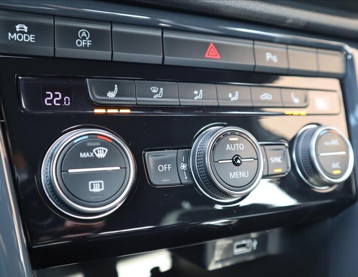 Volkswagen T-Roc CUV 1,5 l 110 kw