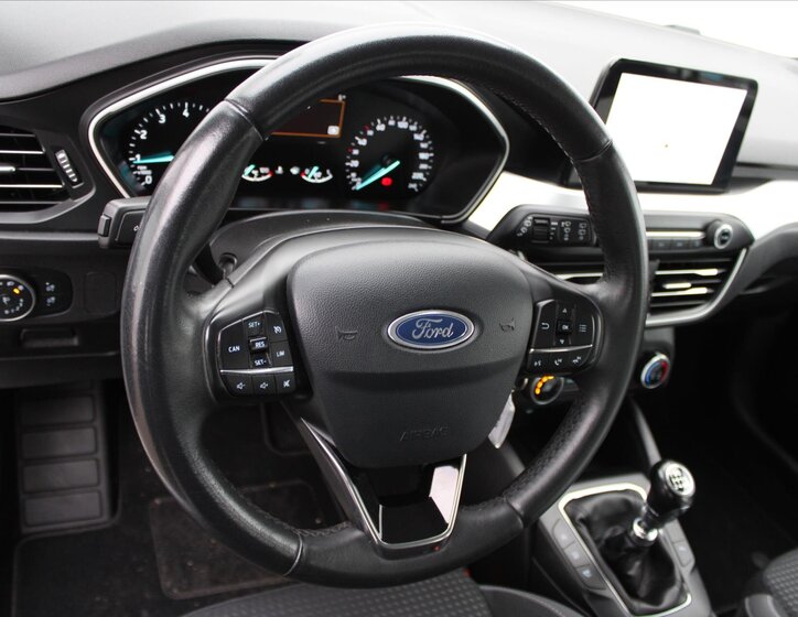 Ford Focus Kombi 999,0 74 kw