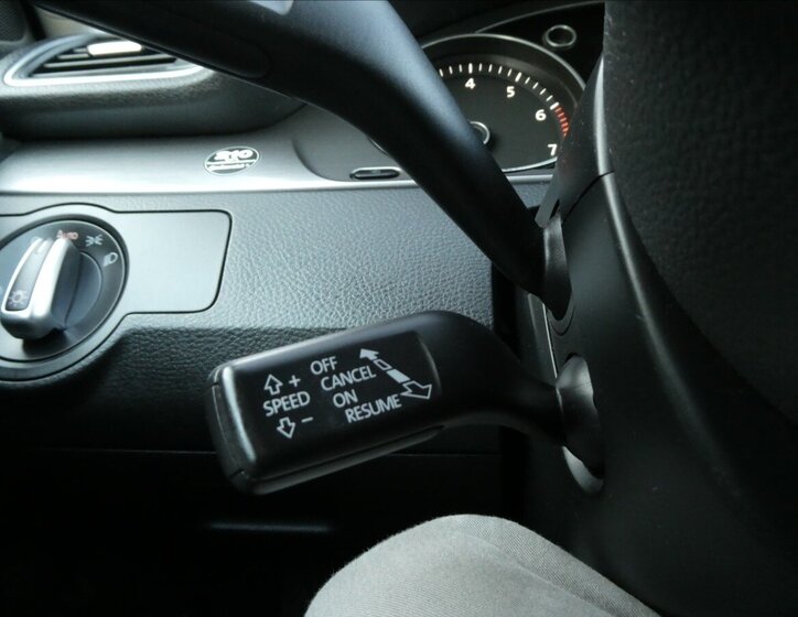 Volkswagen Passat Kombi 1,4 l 90 kw