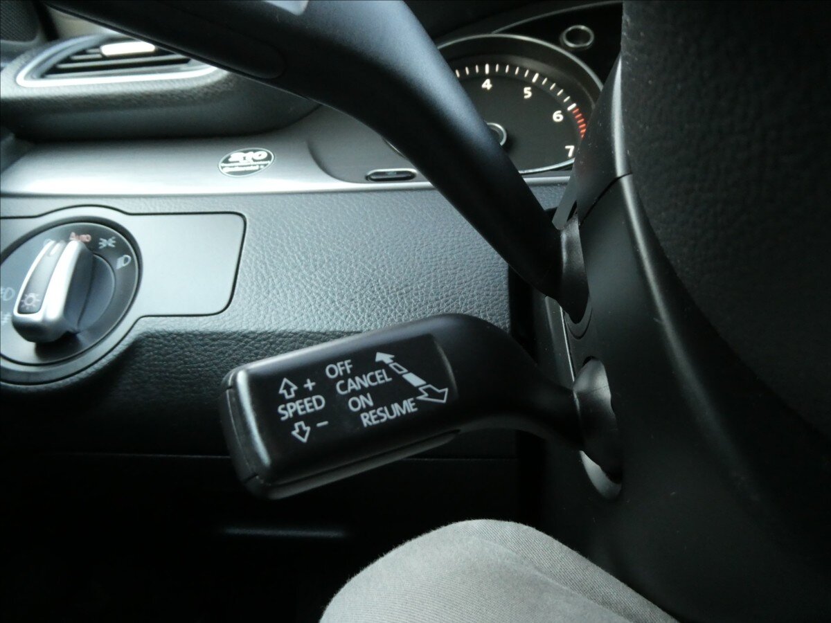 Volkswagen Passat Kombi 1,4 l 90 kw