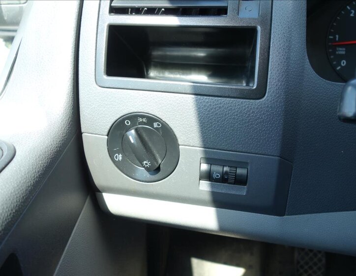 Volkswagen Transporter Kombi 2,5 l 96 kw