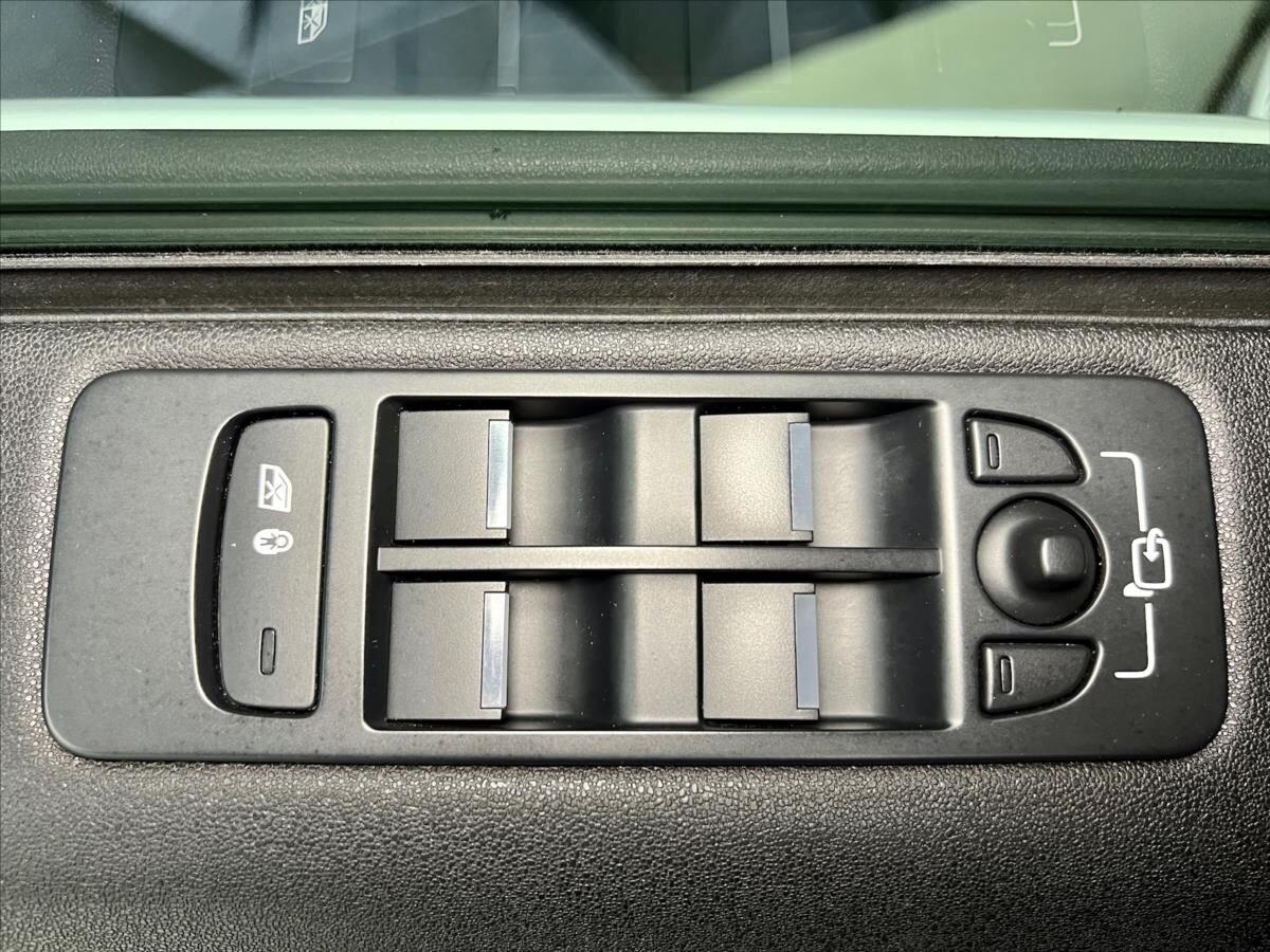 Land Rover Discovery SUV / Terénní 2,0 l 132 kw