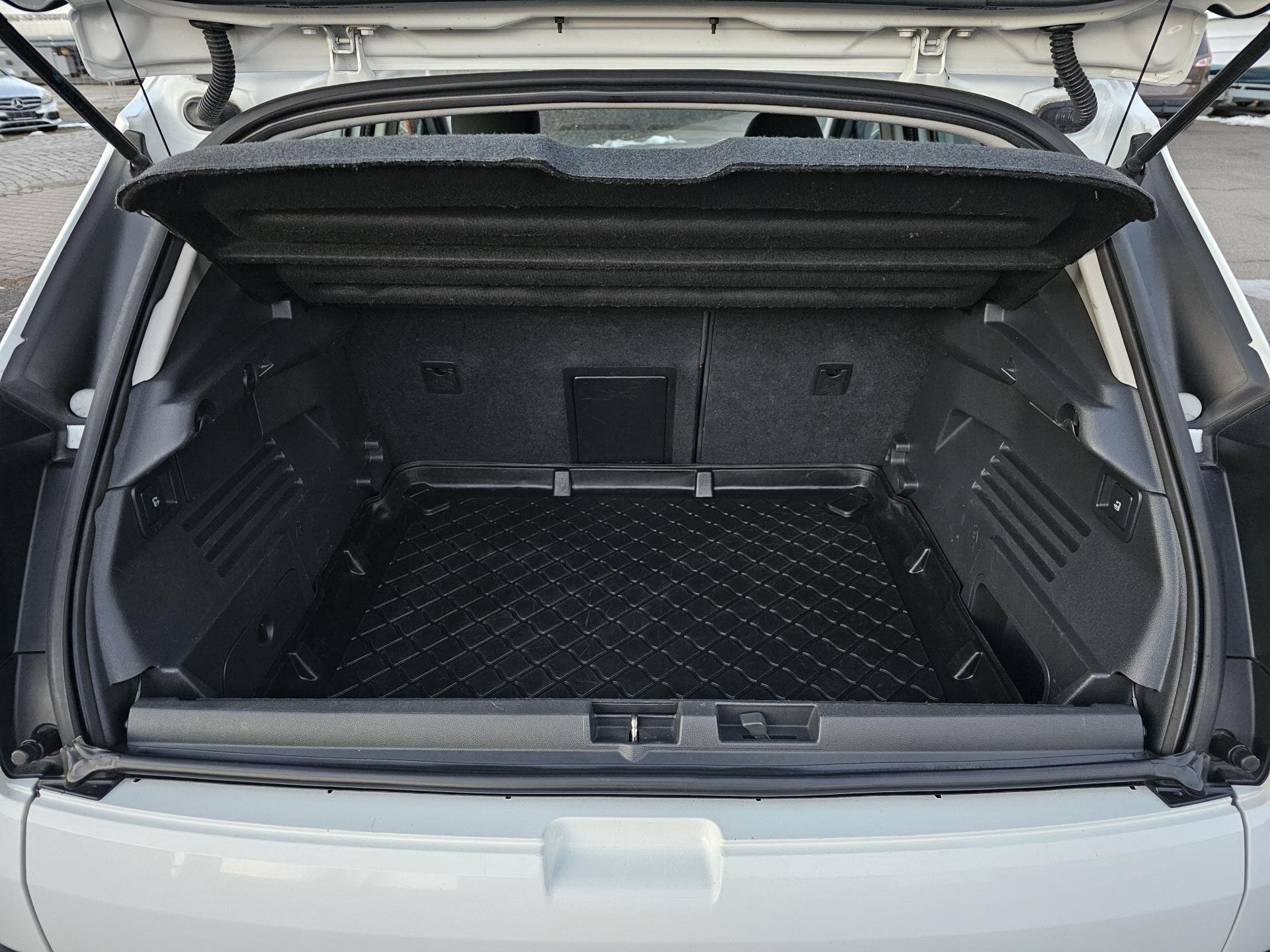 Peugeot 3008 SUV 1,2 l 96 kw