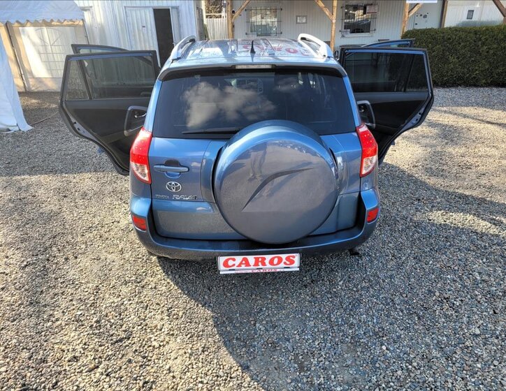 Toyota RAV4 SUV / Terénní 2,2 l 100 kw