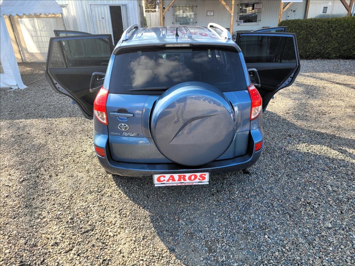 Toyota RAV4 SUV / Terénní 2,2 l 100 kw
