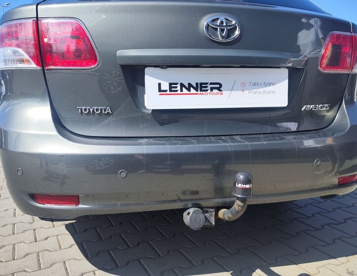 Toyota Avensis Kombi 2,0 l 93 kw