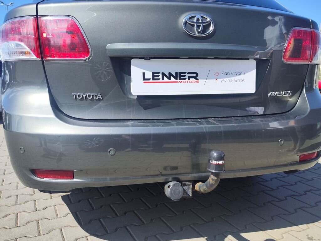 Toyota Avensis Kombi 2,0 l 93 kw