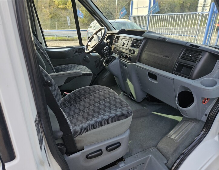 Ford Transit 8