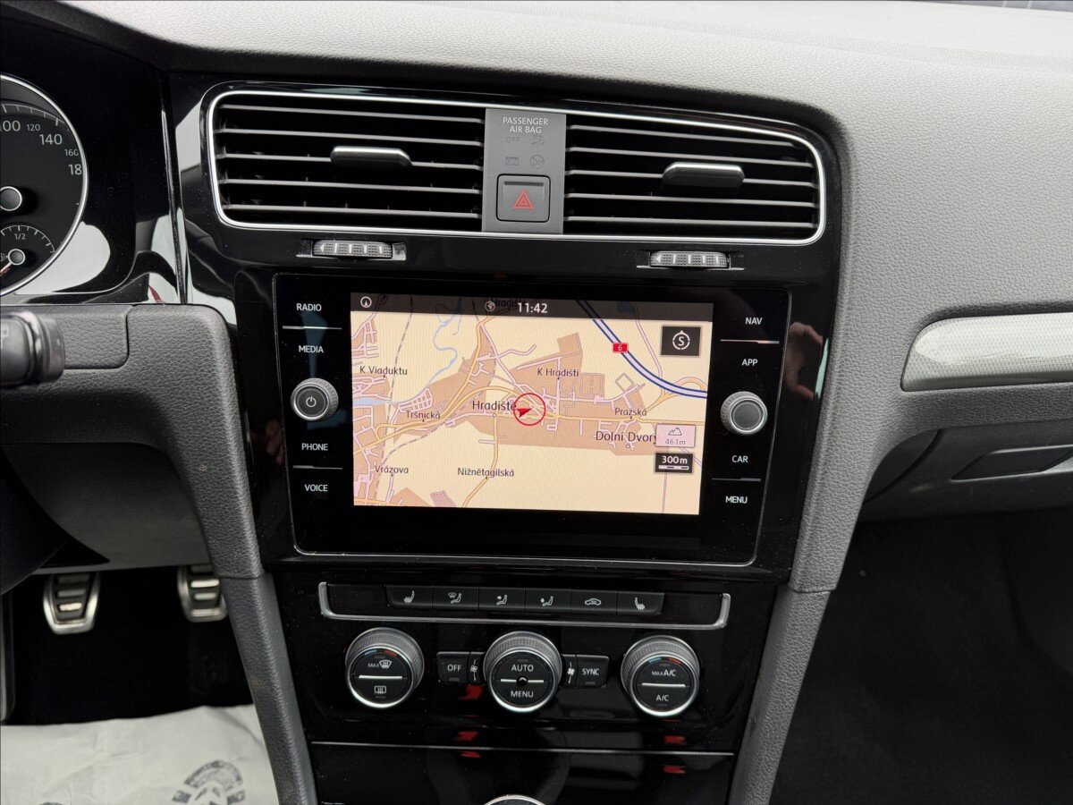 Volkswagen Golf Hatchback 999,0 85 kw