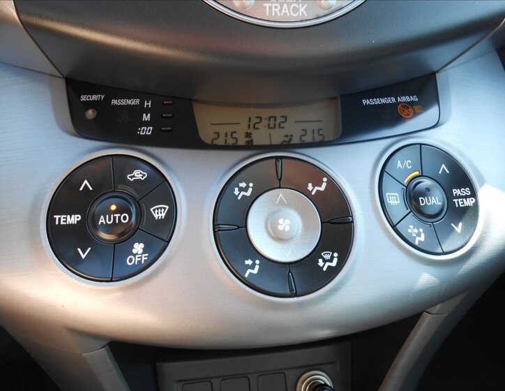 Toyota RAV4 Kombi 2,0 l 112 kw