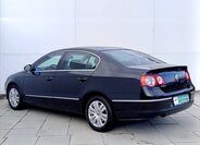 Volkswagen Passat Sedan 2,0 l 103 kw